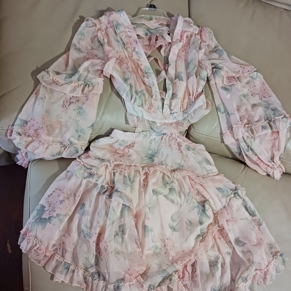 Dress with back out Floral